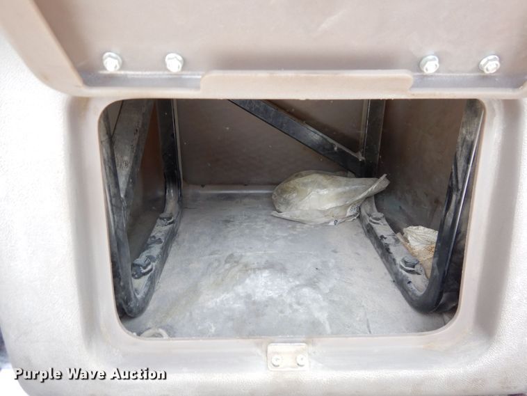 image for item DS1408 2007 Mack CHN613  semi truck