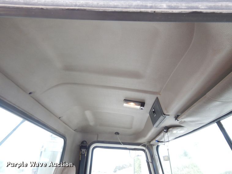 image for item DS1408 2007 Mack CHN613  semi truck