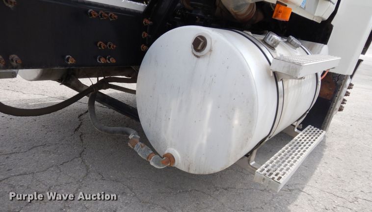 image for item DS1408 2007 Mack CHN613  semi truck