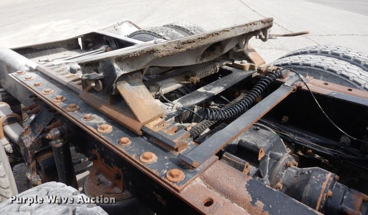 image for item DS1408 2007 Mack CHN613  semi truck