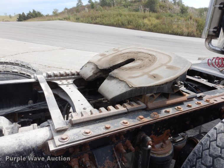 image for item DS1408 2007 Mack CHN613  semi truck