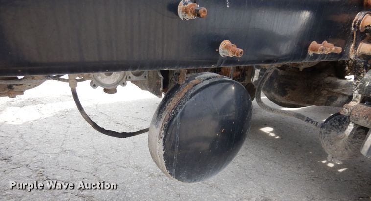 image for item DS1408 2007 Mack CHN613  semi truck