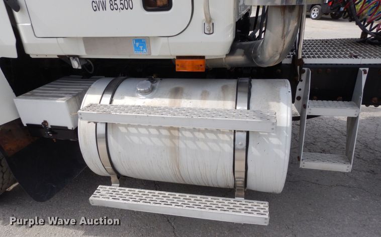 image for item DS1408 2007 Mack CHN613  semi truck