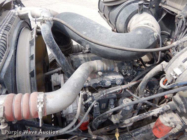 image for item DS1408 2007 Mack CHN613  semi truck