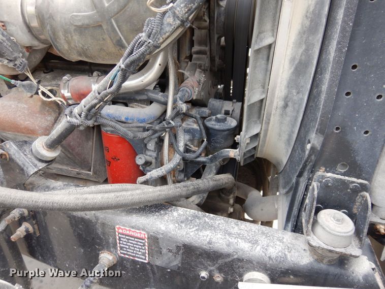 image for item DS1408 2007 Mack CHN613  semi truck