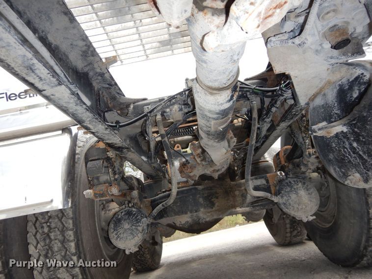 image for item DS1408 2007 Mack CHN613  semi truck