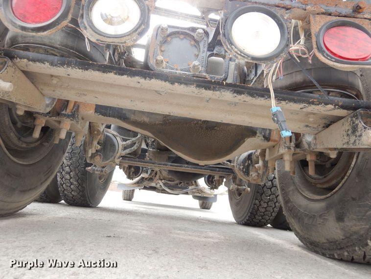 image for item DS1408 2007 Mack CHN613  semi truck