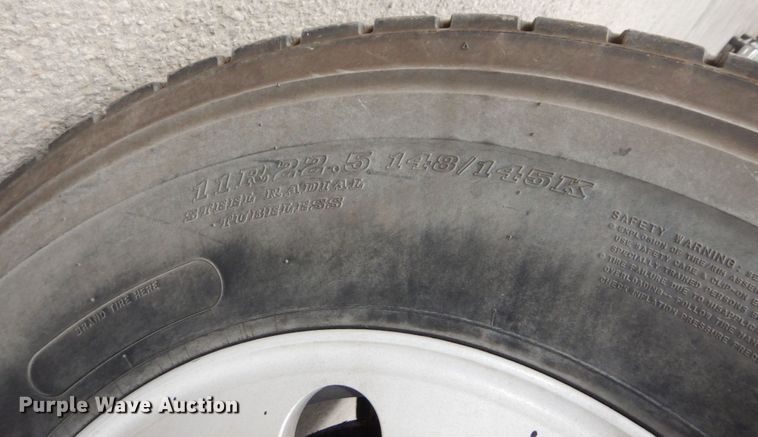 image for item DS1408 2007 Mack CHN613  semi truck