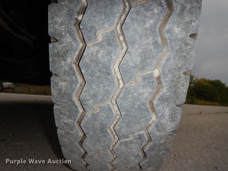 image for item DS1408 2007 Mack CHN613  semi truck