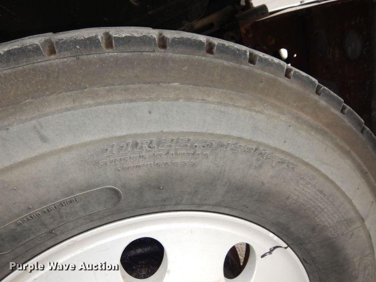 image for item DS1408 2007 Mack CHN613  semi truck