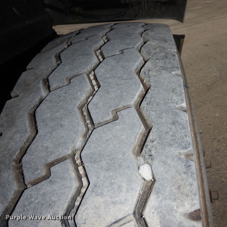 image for item DS1408 2007 Mack CHN613  semi truck