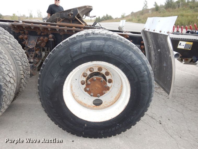 image for item DS1408 2007 Mack CHN613  semi truck