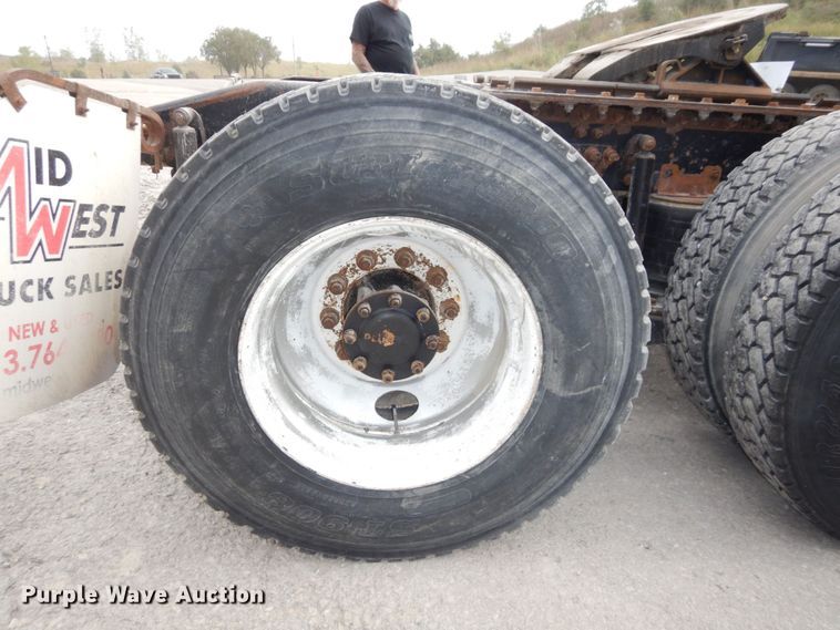 image for item DS1408 2007 Mack CHN613  semi truck