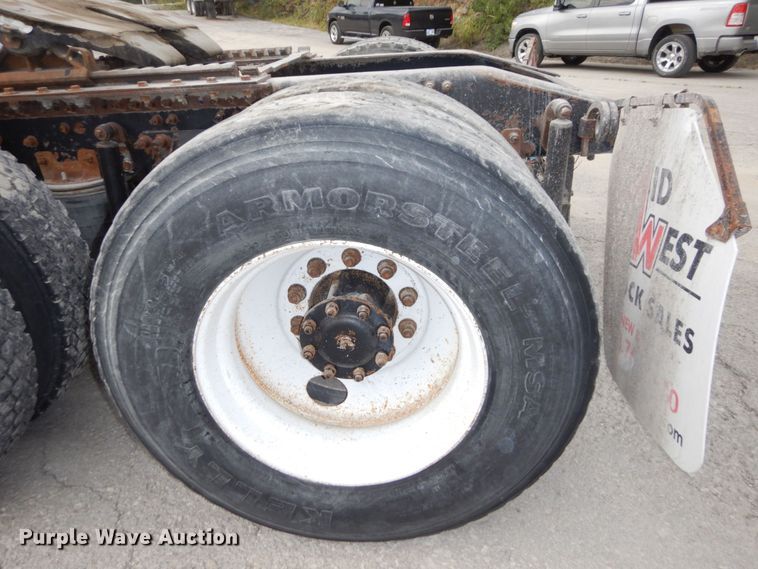 image for item DS1408 2007 Mack CHN613  semi truck