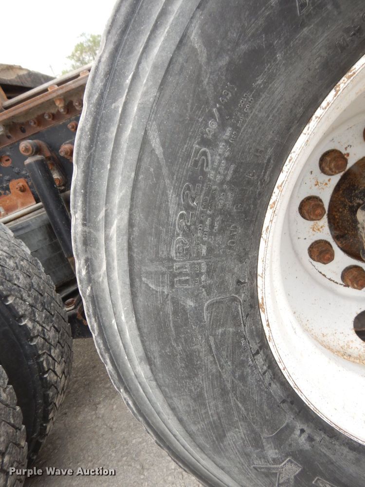 image for item DS1408 2007 Mack CHN613  semi truck