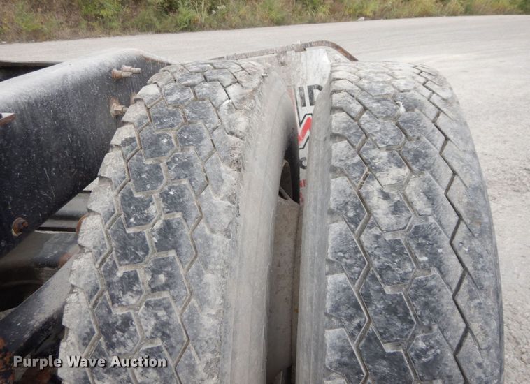 image for item DS1408 2007 Mack CHN613  semi truck