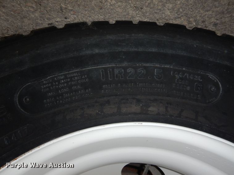 image for item DS1408 2007 Mack CHN613  semi truck