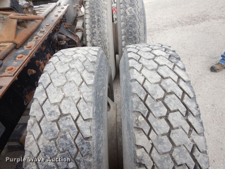 image for item DS1408 2007 Mack CHN613  semi truck