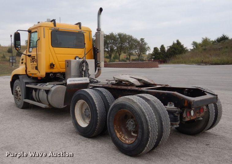 image for item DS1409 2004 Mack CX613  semi truck