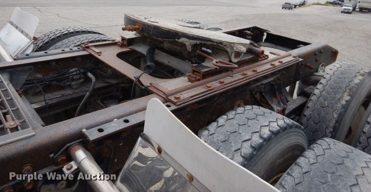 image for item DS1409 2004 Mack CX613  semi truck