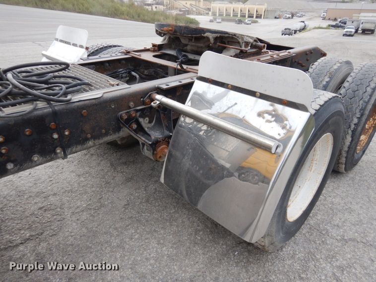 image for item DS1409 2004 Mack CX613  semi truck