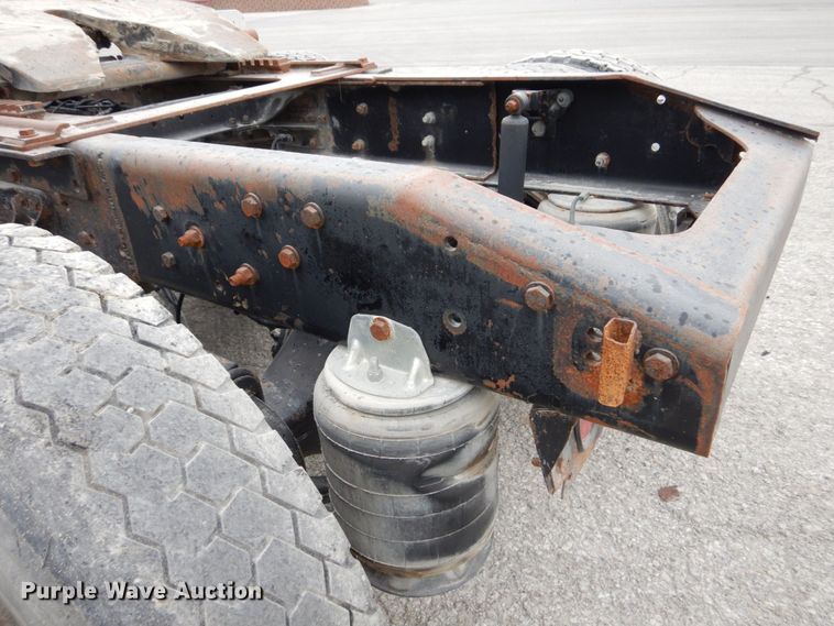 image for item DS1409 2004 Mack CX613  semi truck