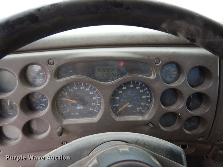 image for item DS1409 2004 Mack CX613  semi truck