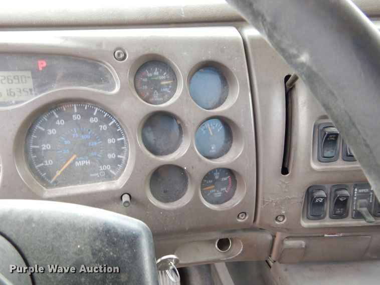 image for item DS1409 2004 Mack CX613  semi truck