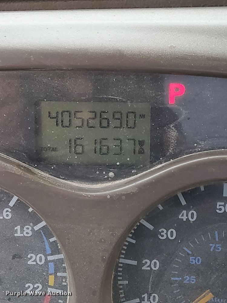 image for item DS1409 2004 Mack CX613  semi truck