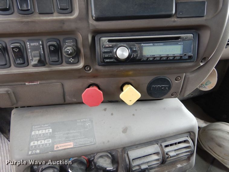 image for item DS1409 2004 Mack CX613  semi truck