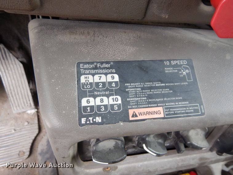 image for item DS1409 2004 Mack CX613  semi truck