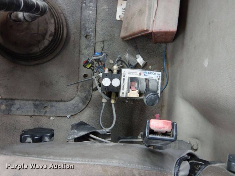 image for item DS1409 2004 Mack CX613  semi truck