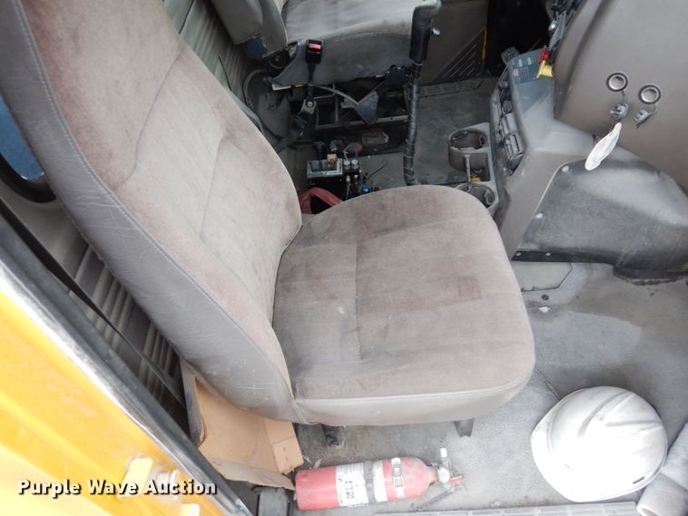 image for item DS1409 2004 Mack CX613  semi truck