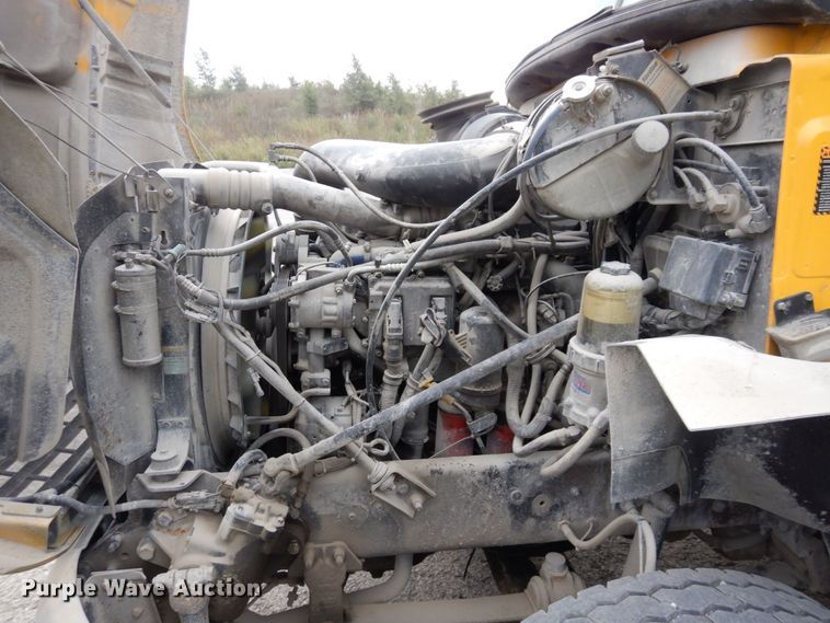 image for item DS1409 2004 Mack CX613  semi truck