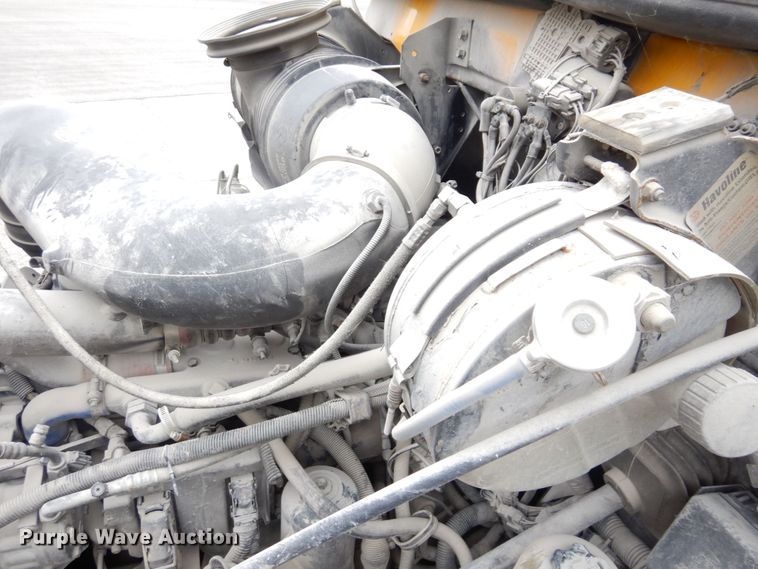 image for item DS1409 2004 Mack CX613  semi truck