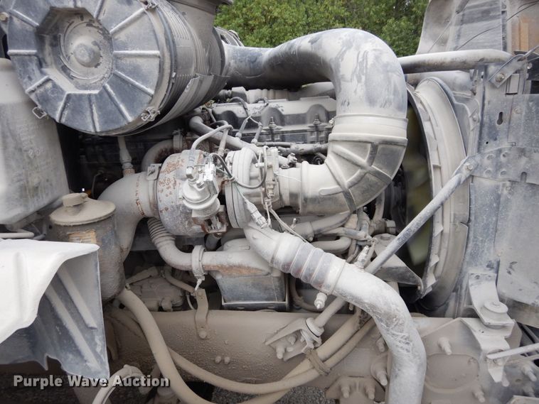 image for item DS1409 2004 Mack CX613  semi truck