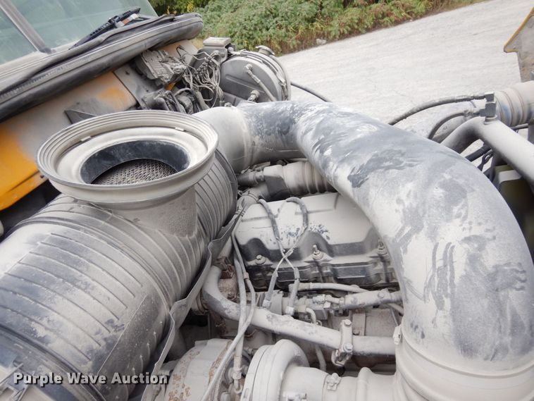 image for item DS1409 2004 Mack CX613  semi truck