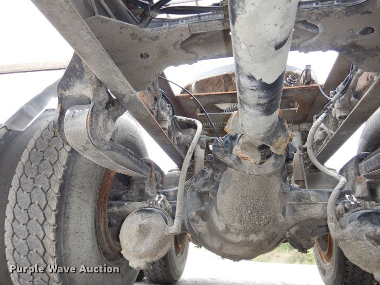 image for item DS1409 2004 Mack CX613  semi truck