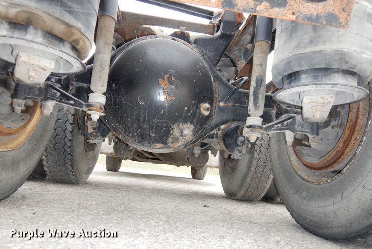 image for item DS1409 2004 Mack CX613  semi truck