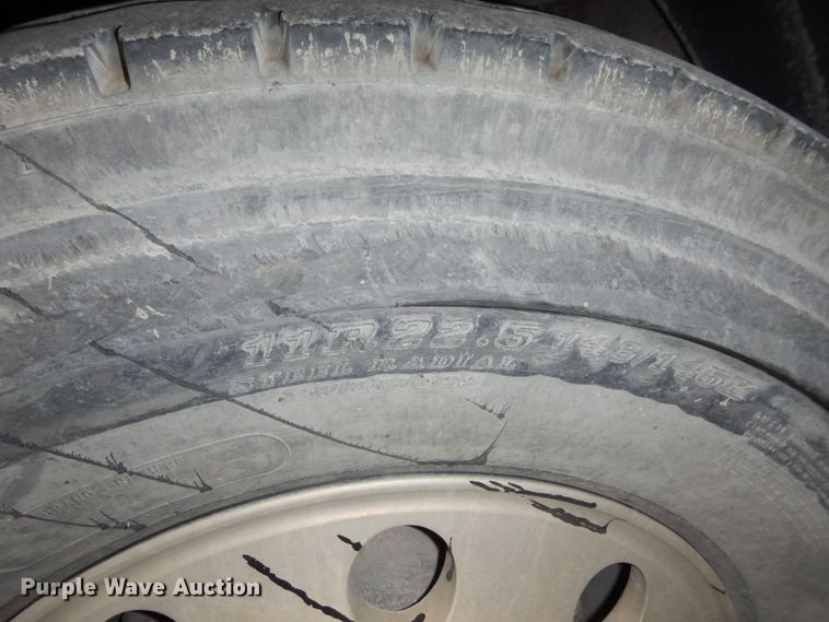 image for item DS1409 2004 Mack CX613  semi truck