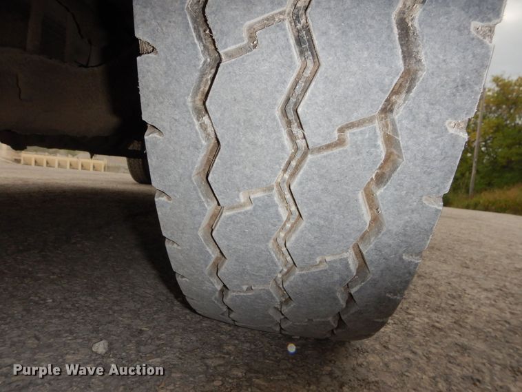 image for item DS1409 2004 Mack CX613  semi truck