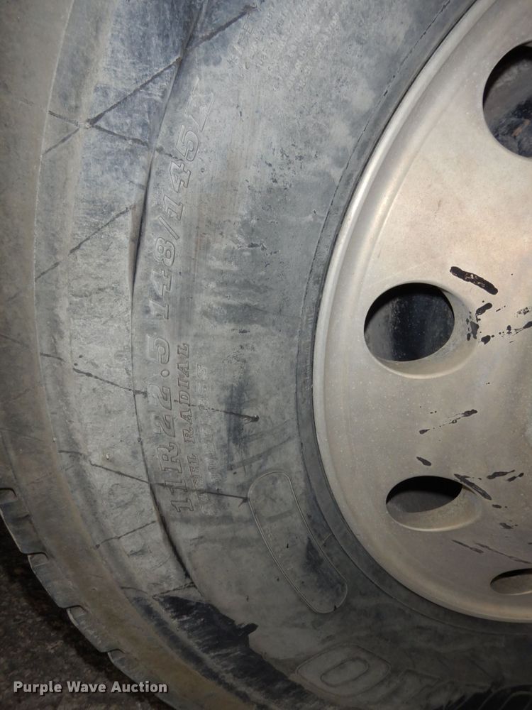 image for item DS1409 2004 Mack CX613  semi truck