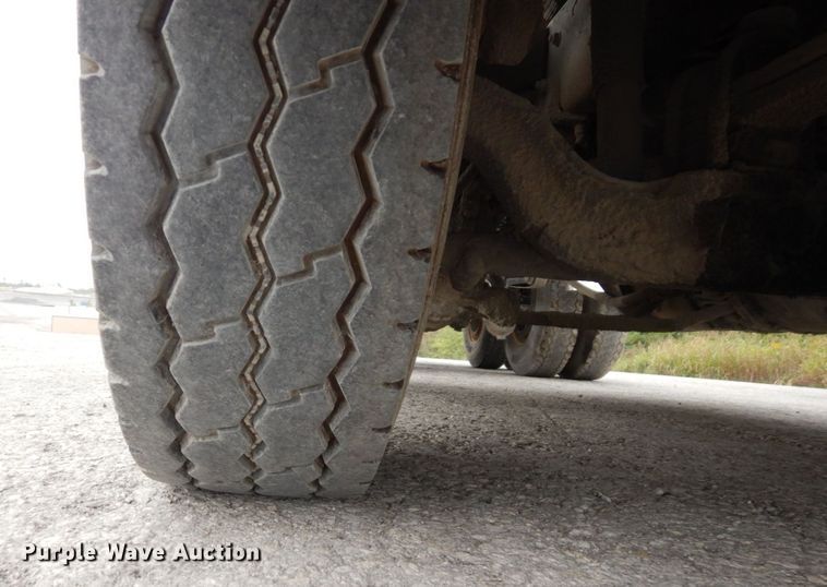 image for item DS1409 2004 Mack CX613  semi truck