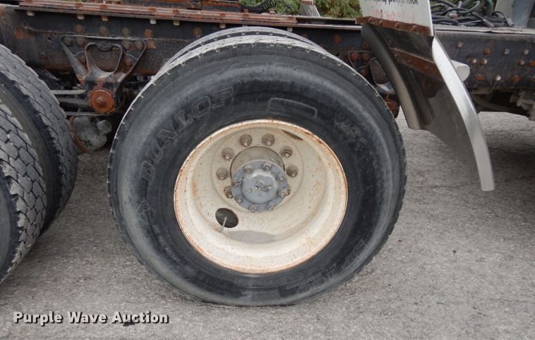 image for item DS1409 2004 Mack CX613  semi truck