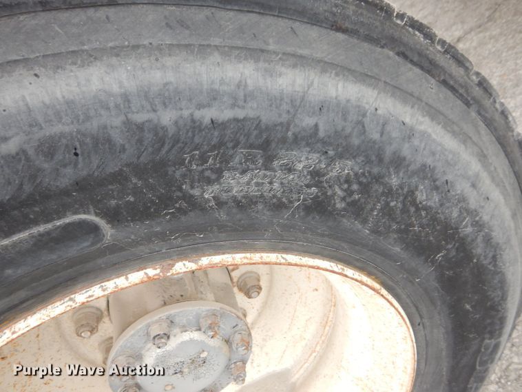 image for item DS1409 2004 Mack CX613  semi truck