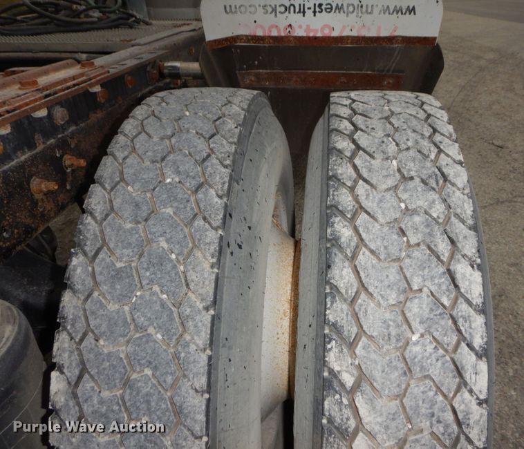 image for item DS1409 2004 Mack CX613  semi truck