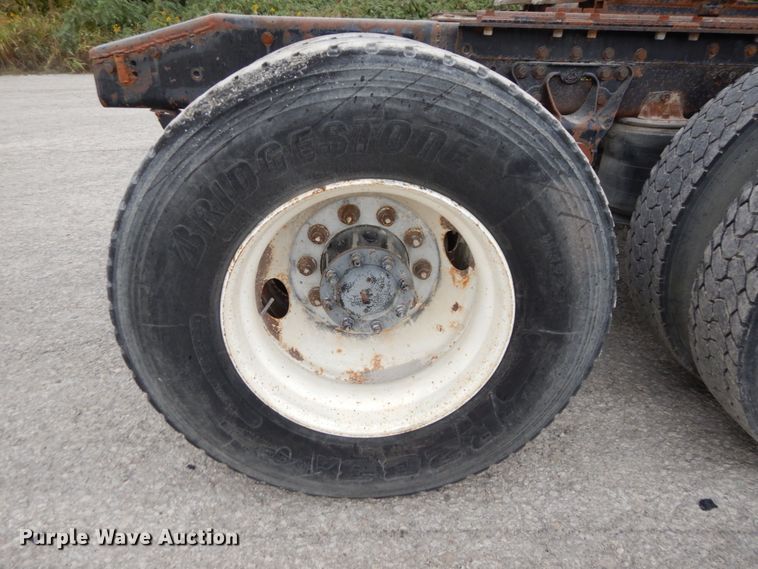 image for item DS1409 2004 Mack CX613  semi truck