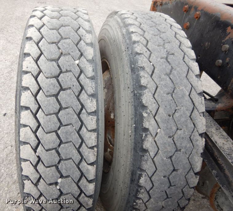 image for item DS1409 2004 Mack CX613  semi truck