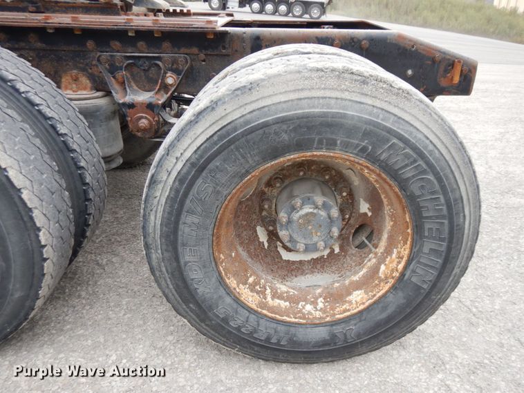 image for item DS1409 2004 Mack CX613  semi truck