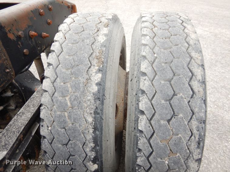 image for item DS1409 2004 Mack CX613  semi truck